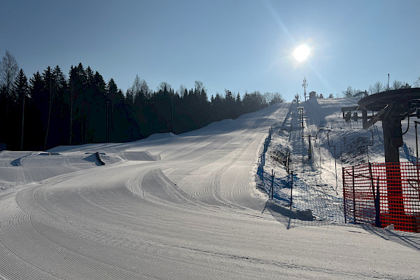 Granibacken sulkee rinteet SU 30.3 klo 16.00